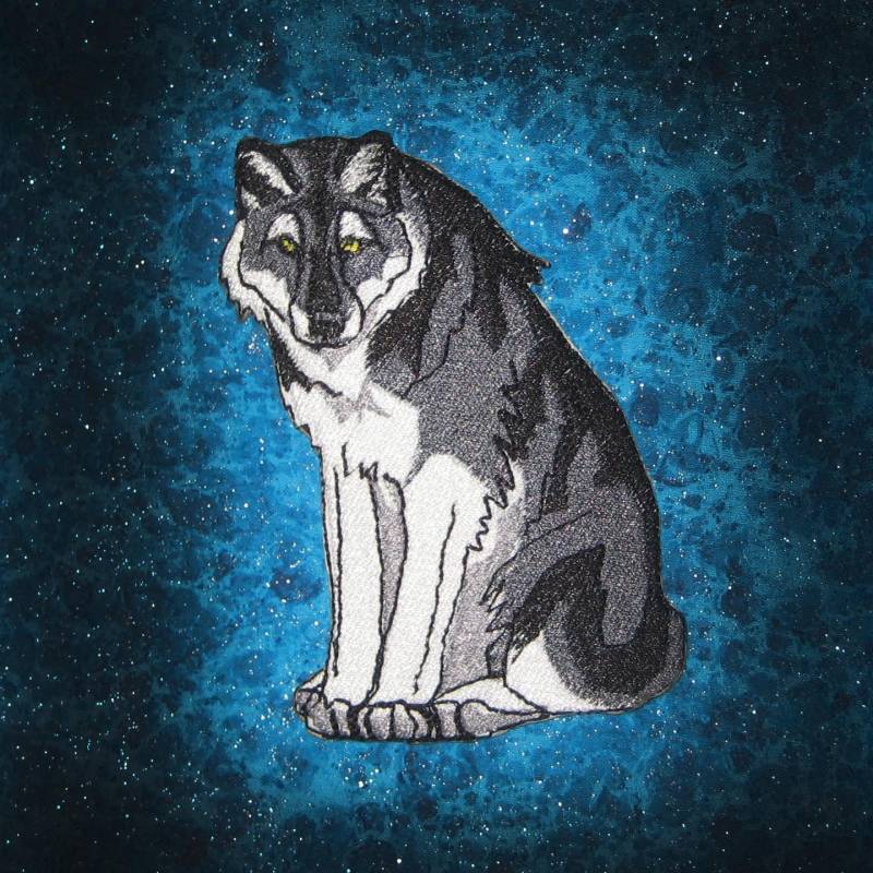 Schwarz Und Weiß Grau Wolf Eisen Auf Patch von SpiderStitchesParlor