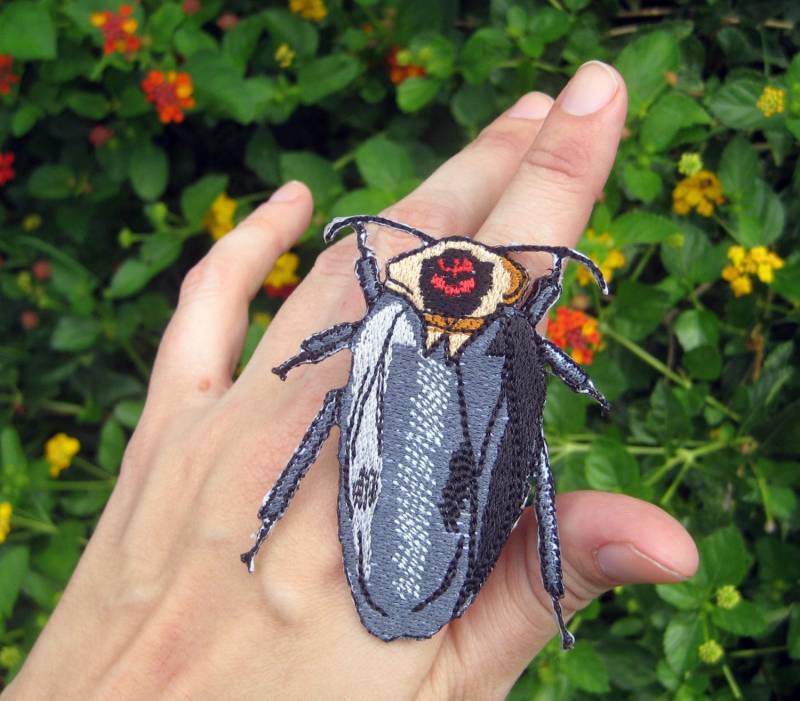 Seltene Tod Kopf Kakerlake Roach Blaberus Craniifer Steam Punk Eisen Auf Patch von SpiderStitchesParlor