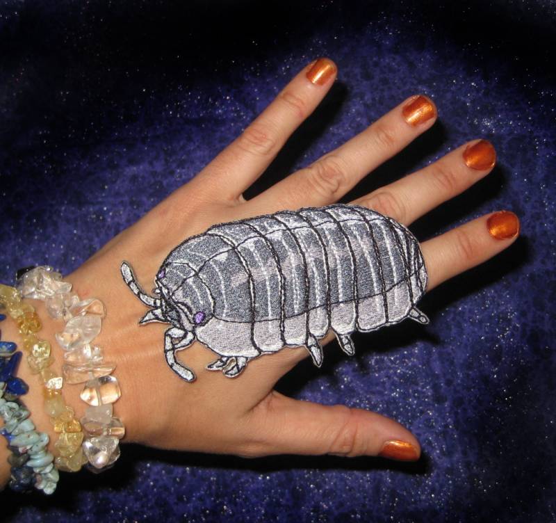 Süße Pille Bug Rolly Polly Roly Polies Doodle Eisen Auf Patch von SpiderStitchesParlor