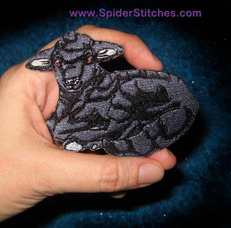 Süße Schwarze Lamm Schafe Eisen Auf Patch Applikation 100 Prozent Bestickt von SpiderStitchesParlor