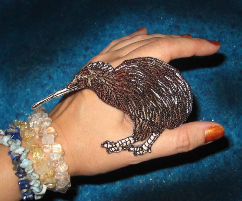 Süßer Kiwi Vogel Bügelaufnäher von SpiderStitchesParlor