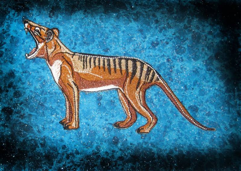 Thylacine Tasmanian Tiger Wolf Side View Aufnäher Zum Aufbügeln von SpiderStitchesParlor