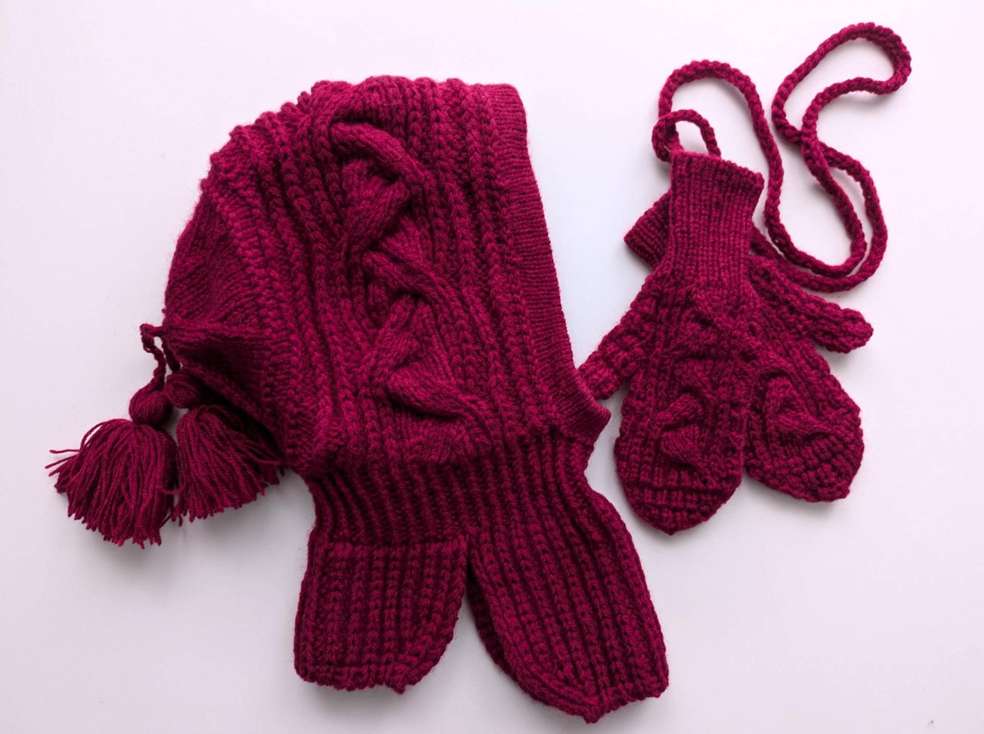 Handknitted Kid's Balaclava, Girl's Winter Hat & Scarf, Warm Mittens von Spidergirls