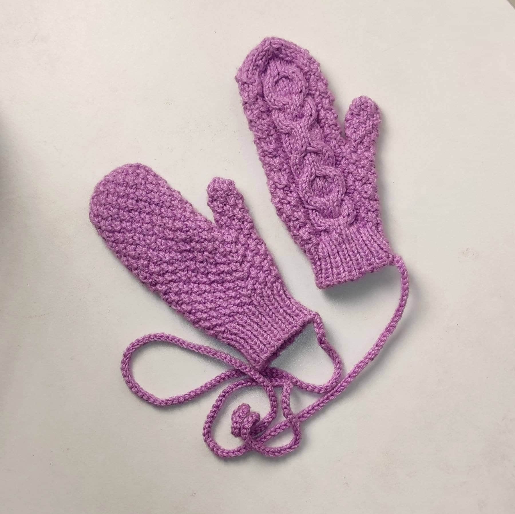 Kid's Mittens On A String, Lilac von Spidergirls