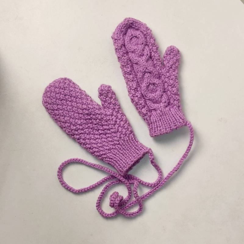 Kid's Mittens On A String, Lilac von Spidergirls