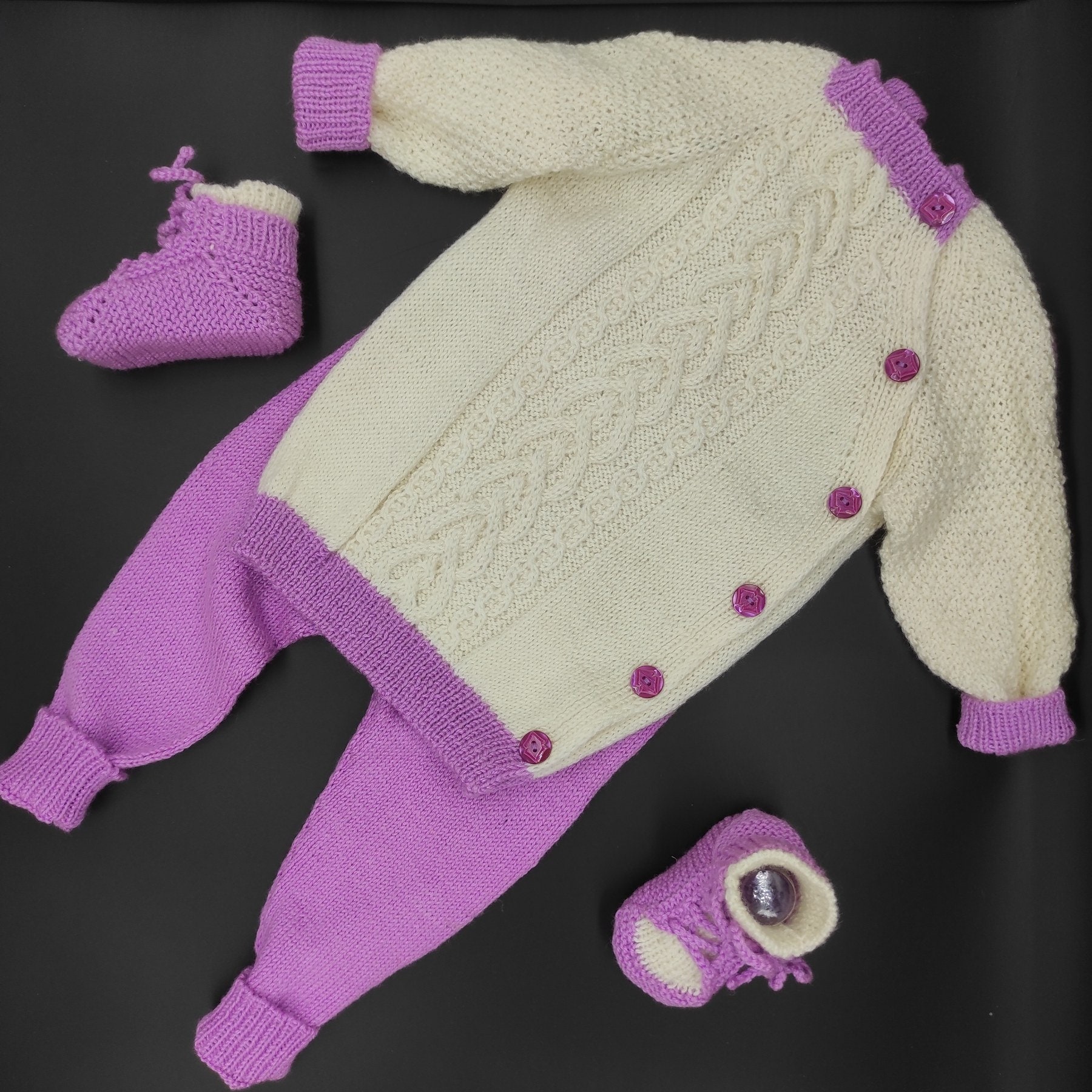 Knitted Clothes Set For 6-9 Months Baby von Spidergirls