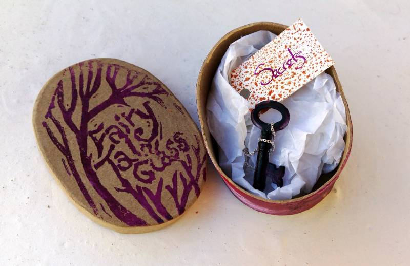 Lila Glasschlüssel Anhänger Halskette - Sterling Silber Kette von SpikeDeane