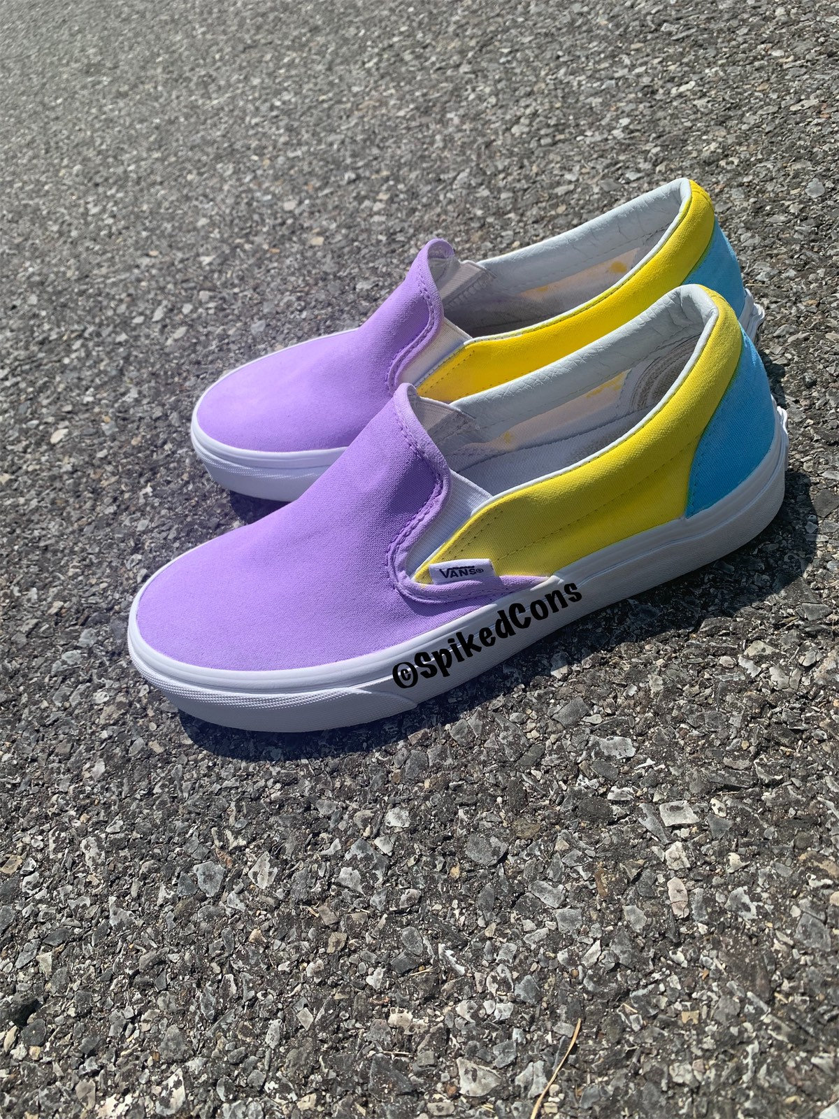 Custom Slip On Vans-Damen Herren Kinder Kleinkind von SpikedCons