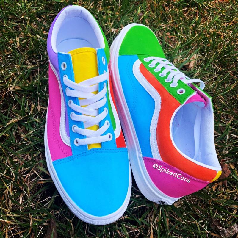 "Custom Vans "Freestyle Color Block" -Big Kinder/Erwachsene Männer Frauen Pink Orange Gelb Blau Grün Lila." von SpikedCons
