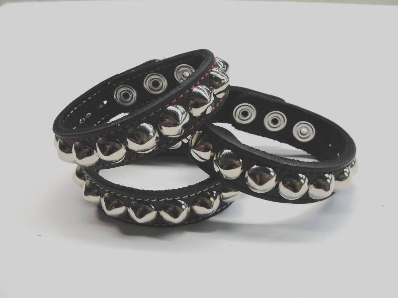 Premium Genähtes 19 Mm Breites Lederarmband Mit Einreihigen 12, 7 Us/77 Cone Nieten Armband Rock Schwarz Rot Weiß von SpikesAndLeatherUSA