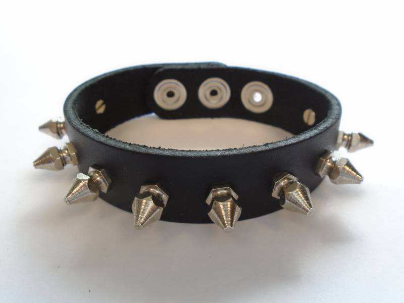 Premium Vollrindleder Spike Armband Hex Spikes Manschette Apex Nieten Band Punk Rock Glamour Hipster Handmade Usa Nyc von SpikesAndLeatherUSA