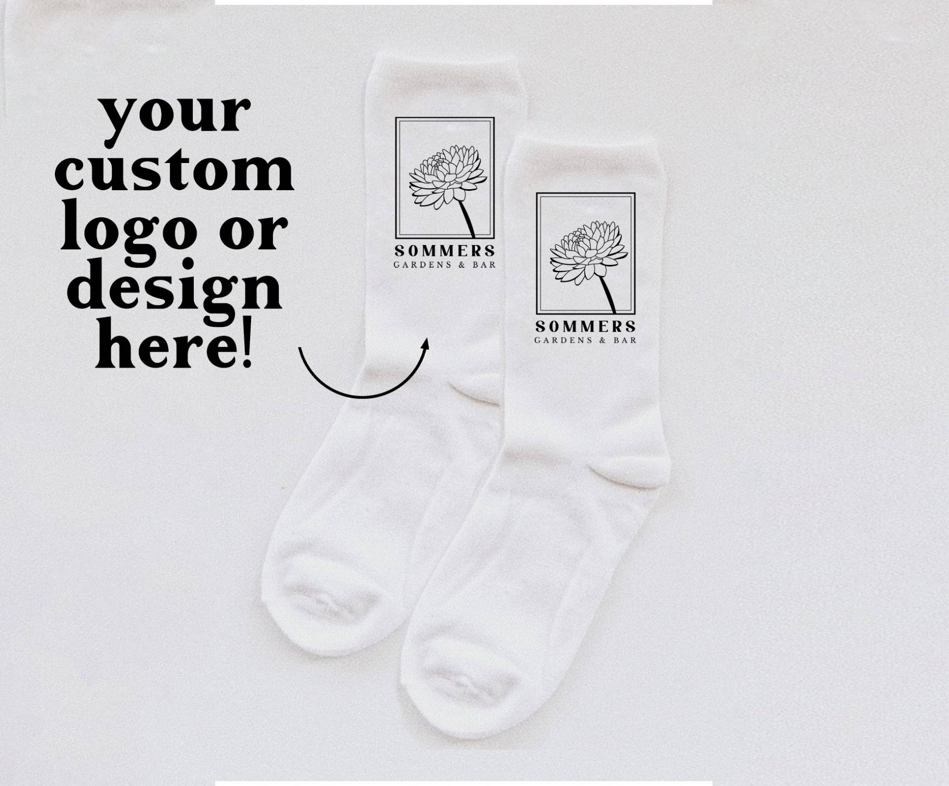 Socken Mit Individuellem Logo, Design. Logo-Design, Individuelle Socken, Wadensocken, Weiße Sportsocken, in Ihrem Design, Damen, Herren von SpikesandSeamsBiz