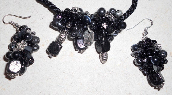 Perlen Gehäkelt Halskette Schwarz Und Silber Perlen Gehäkelt Halskette Schwarz Und Silber von SpinningBunny