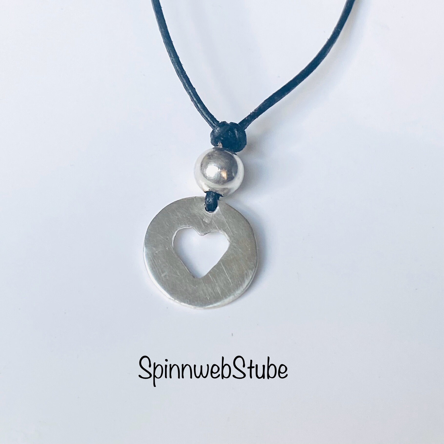 Anhänger Aus Silber „Rund Mit Herzchen" von SpinnwebStube