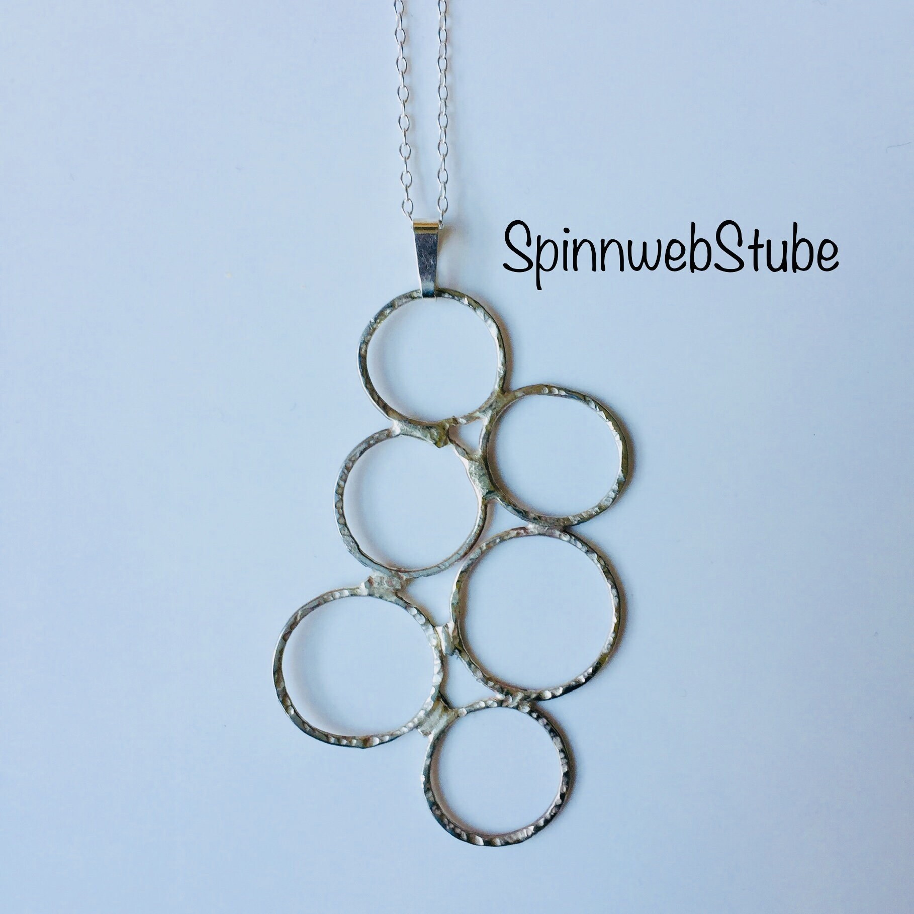 Feine Silberkette Mit Anhänger "Sechs Ringe", Handgeschmiedet von SpinnwebStube