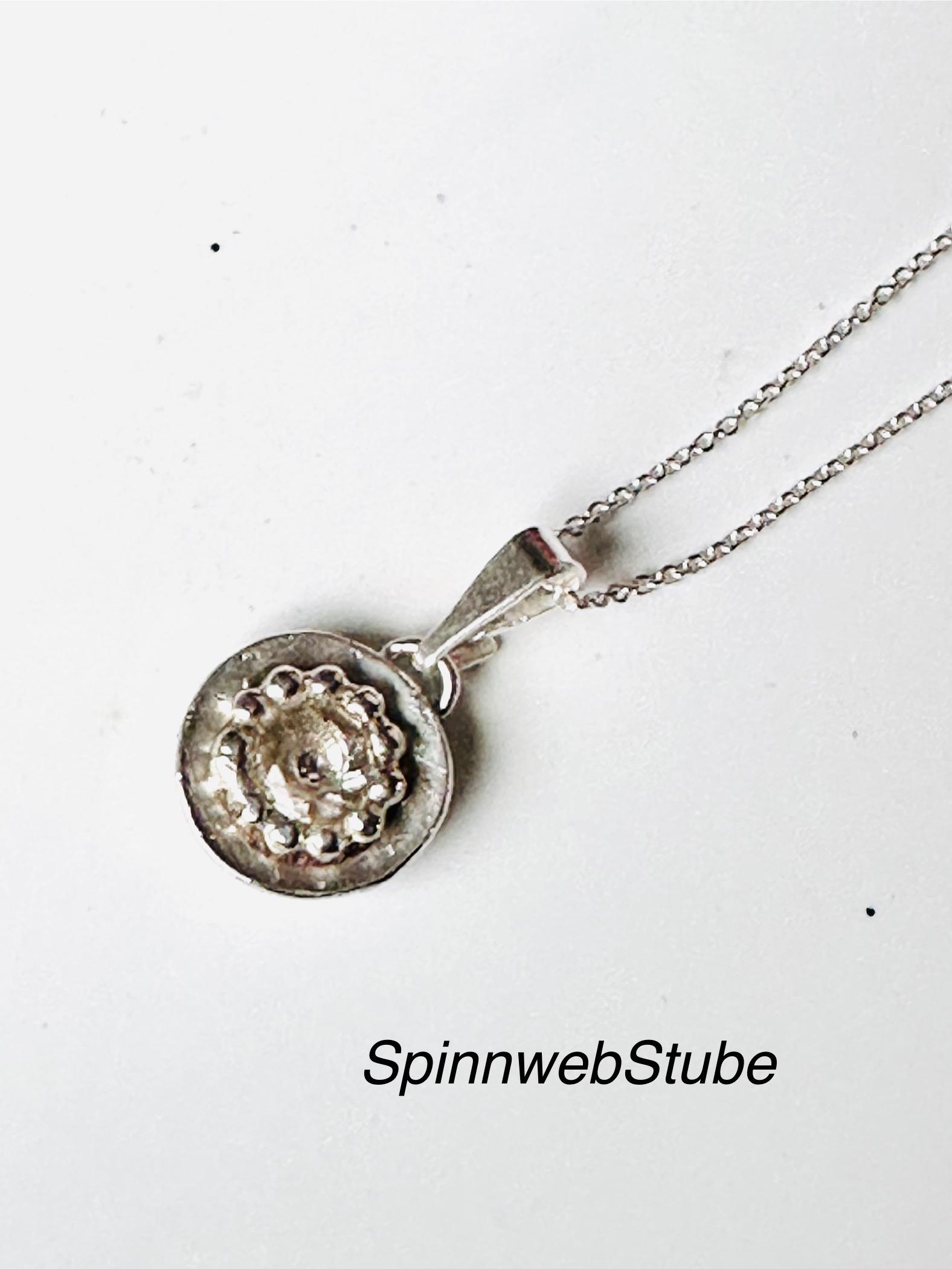 Halskette Mit Anhänger „Funkelkram" von SpinnwebStube