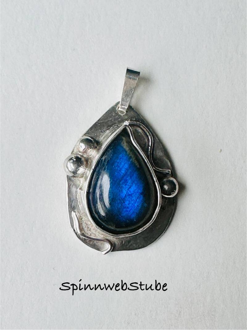 Kettenanhänger „Tropfen Labradorit" von SpinnwebStube