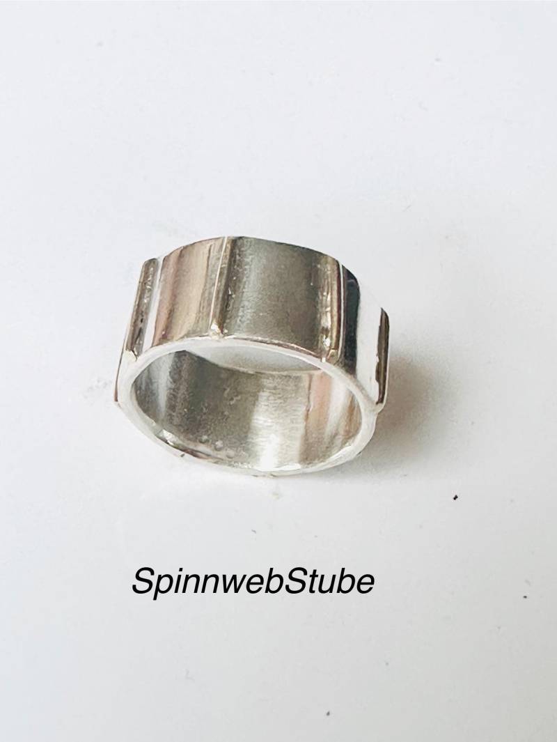 Massiver Silberring „Gold Gestreift" von SpinnwebStube