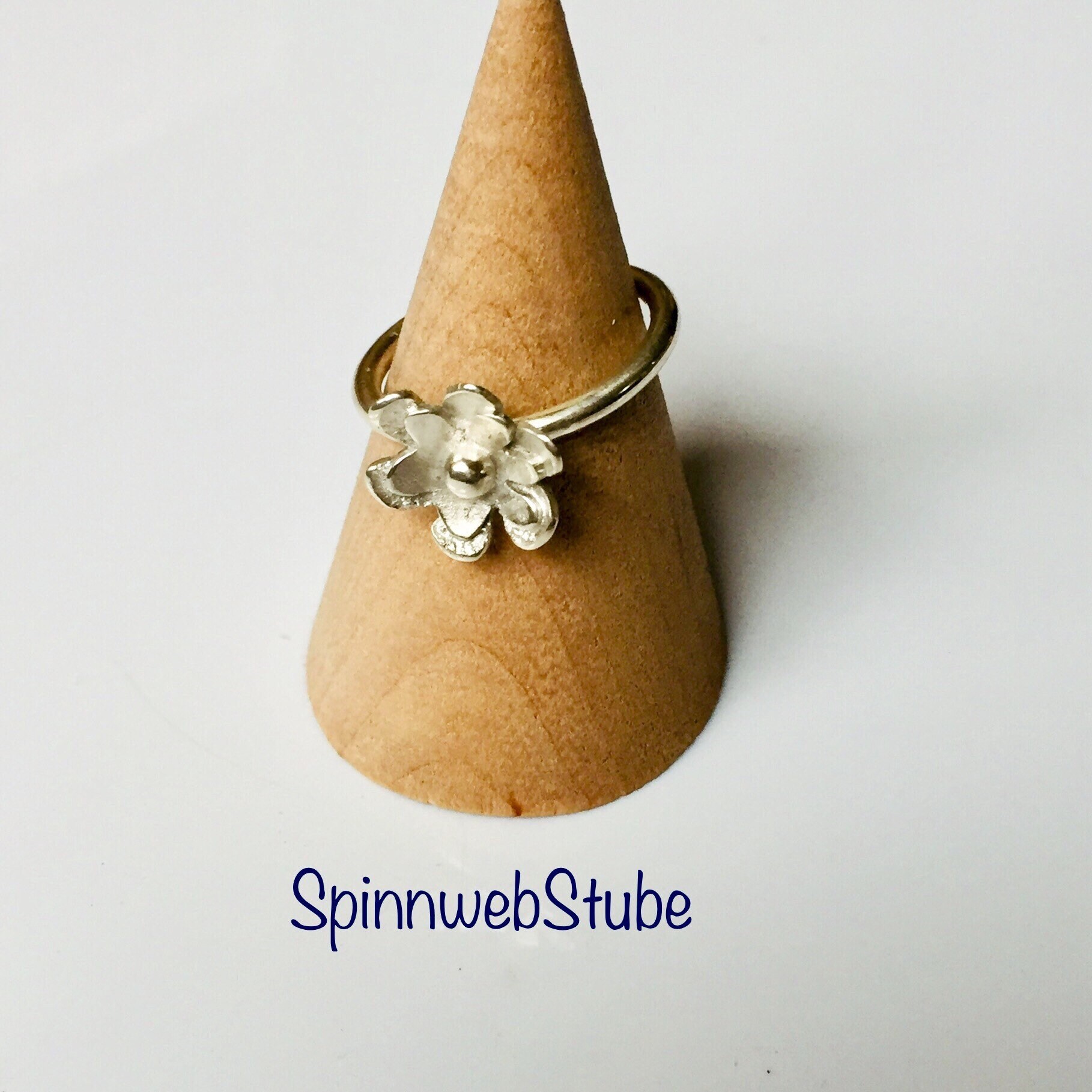 Silberring "Frühlingserwachen", Handgefertigt von SpinnwebStube