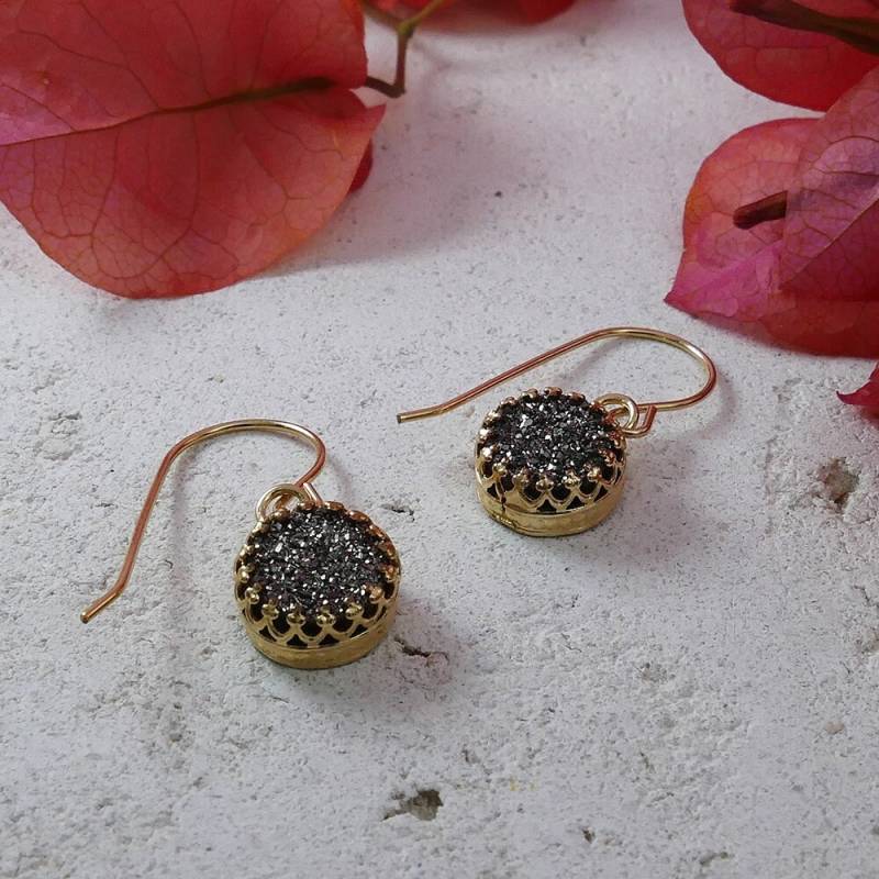 1.5 Karat Grauer Achat Druzy Stein Natürlicher Kristall Quarz 14K Gelb Gold Filled Handgemacht Fast & Kostenloser Versandedelstein Ohrring Everyday von SpiraJewels