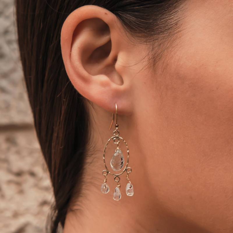 Natürliche Grüne Amethyst Und Weiße Mondstein Edelsteine 14K Gelbgold Gefüllte Baumeln Ohrringe von SpiraJewels