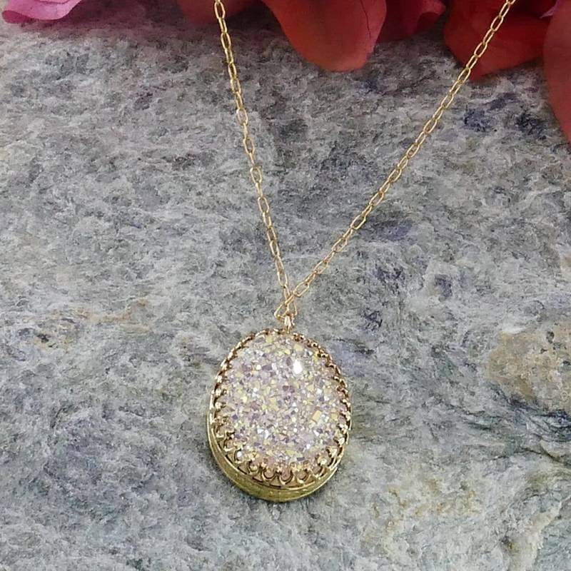 Spira Handgefertigte 14K Gelbgold Gefüllt Weiß Achat Druzy Loop Anhänger Kette Edelstein Casual Halskette von SpiraJewels
