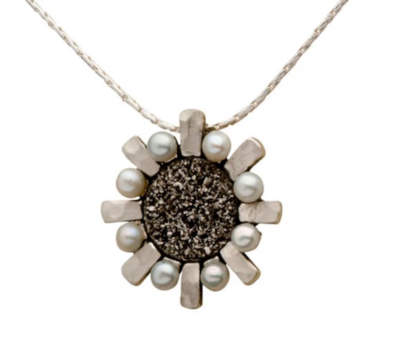 Spira Handgefertigte 925 Sterling Silber Grau Achat Druzy Und Natürliche Weiße Perle Steine Seil Anhänger Kette Kostenloser Versand Boho Chic von SpiraJewels