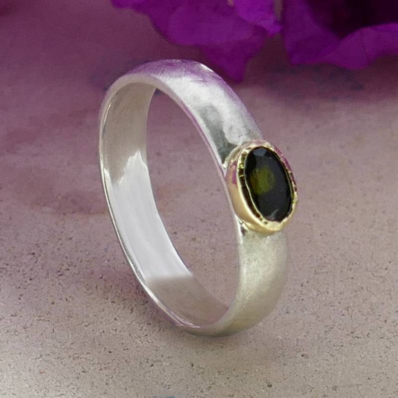 Turmalin Gemischter Metallring 0, 4 Karat Natürlicher Grüner Turmalin-Edelstein Zweifarbig Massiv 9 Gelbgold Und 925 Sterling von SpiraJewels