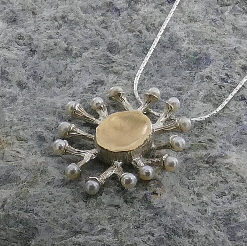 Zwei Ton Solide 9K Gelbgold Und 925 Sterling Silber Natürliche Weiße Perle Edelstein Anhänger Kette Boho Chic Halskette Mixed Metal von SpiraJewels