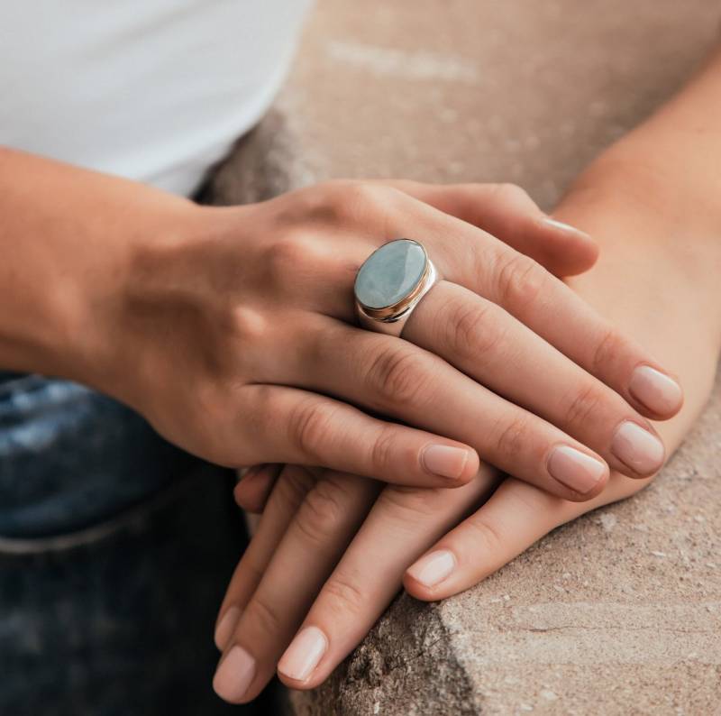 statement-Ring 13, 5 Karat Natürlicher Blauer Aquamarin-Edelstein Gemischter Metall-Zwei-Ton-Edelsteinring von SpiraJewels