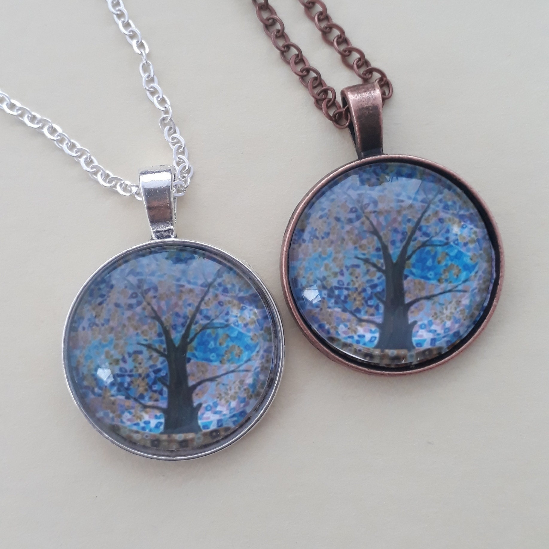 Blauer Baum Des Lebens Art Charm Anhänger, Schlüsselringe, Halskette, Einzigartige Muttertagsgeschenke Von Künstler Mark Betson von SpiralesDargent