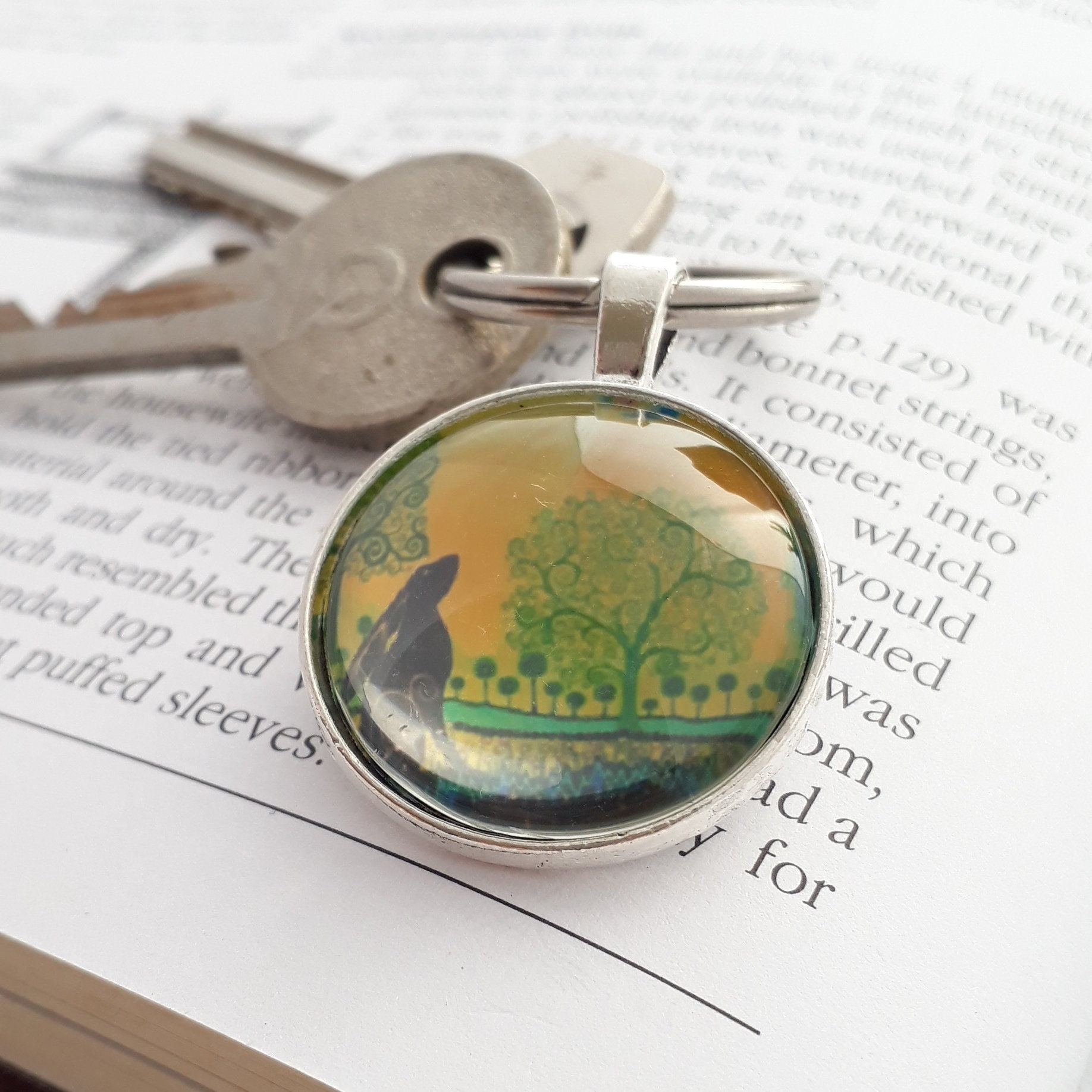 Hase Schlüsselanhänger, Charm Anhänger, Mond Gazing Hase, Tierschmuck, Silberkette von SpiralesDargent