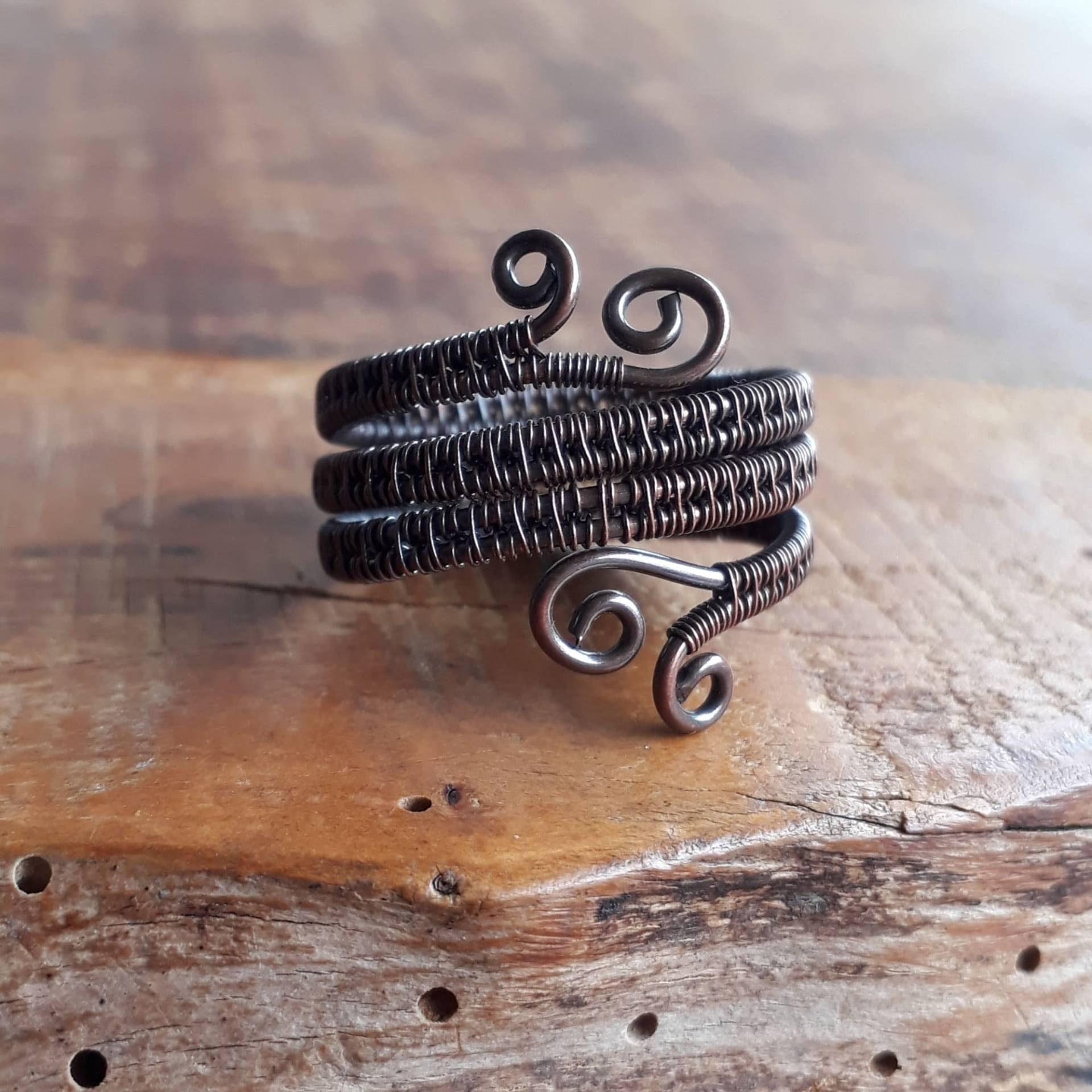 Verstellbarer, Aus Kupferdraht Gewickelter Ring, Ein Boho-Schmuckstück, Perfekt Für Festivals Oder Als Geburtstagsgeschenk von SpiralesDargent