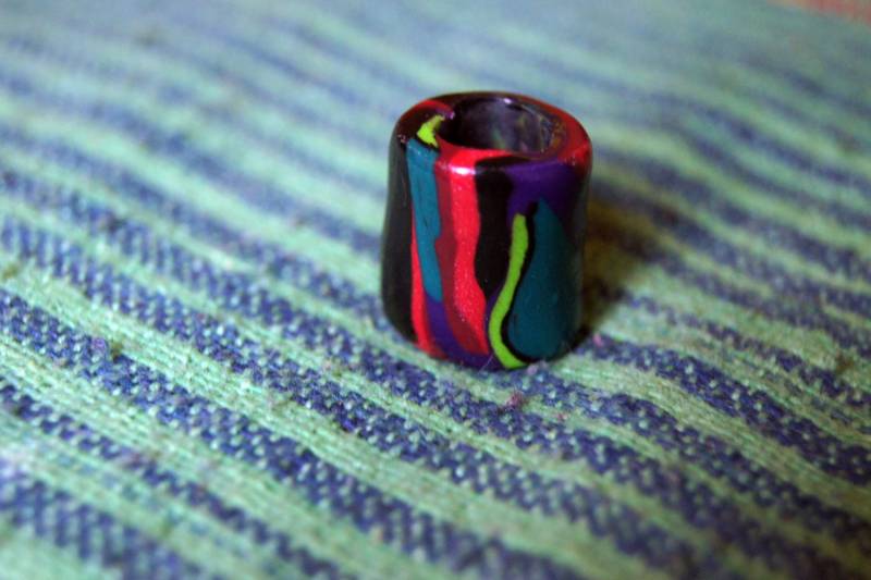Dark Melting Psychedelic Rainbow With Reds, Greens, Purple & Blackpolymer Clay Dreadbead von Spirali