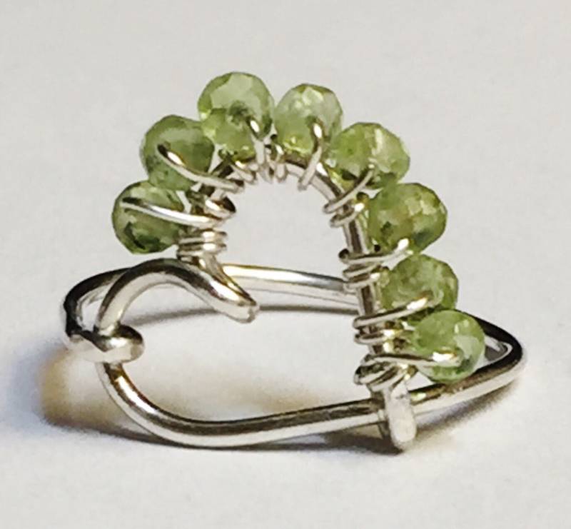 Peridot Edelstein Ring, Sterling Silber Handgeschmiedeter Herz August Geburtsstein, Silberringe Für Frauen von SpiralsandSpice