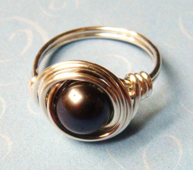 Schwarzer Perlenring Schwarzer Süßwasserperlen Ring Sterling Silber Perlenschmuck von SpiralsandSpice