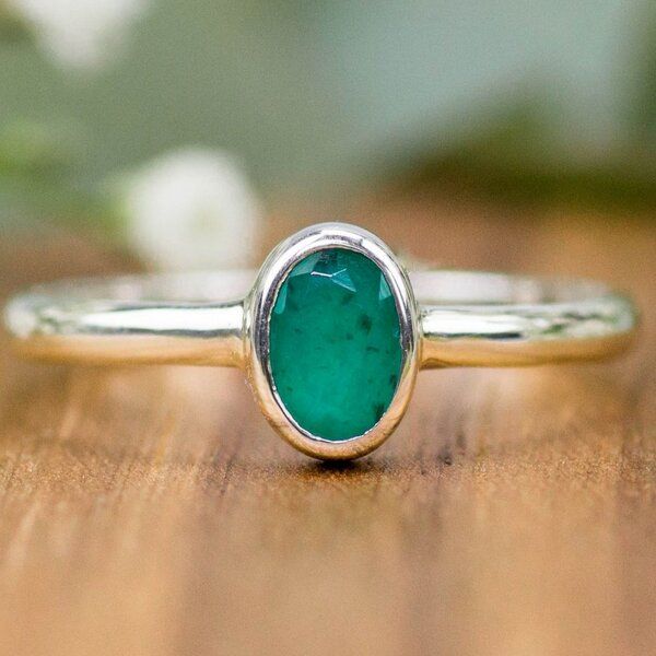 Spirit of Island Ring in Sterling Silber | Roher Smaragd Edelstein von Spirit of Island