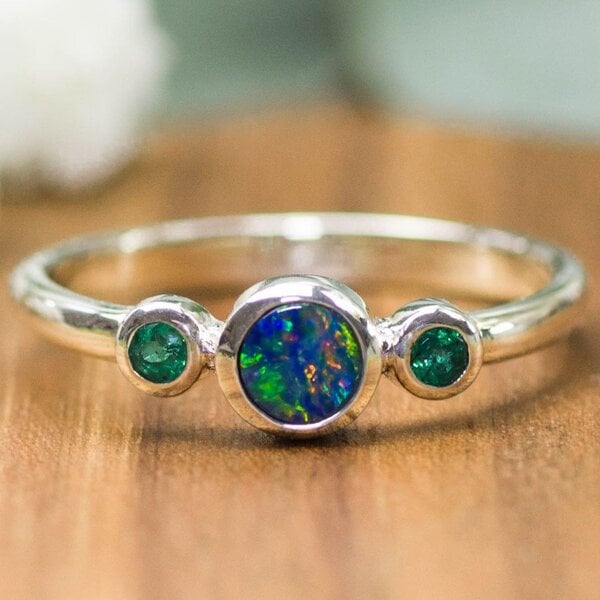 Spirit of Island Silber Ring "Opal Universe" | Opal & Smaragd von Spirit of Island