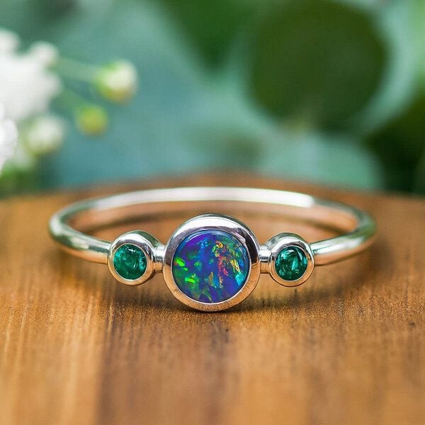 Spirit of Island Silber Ring "Opal Universe" | Opal & Smaragd von Spirit of Island