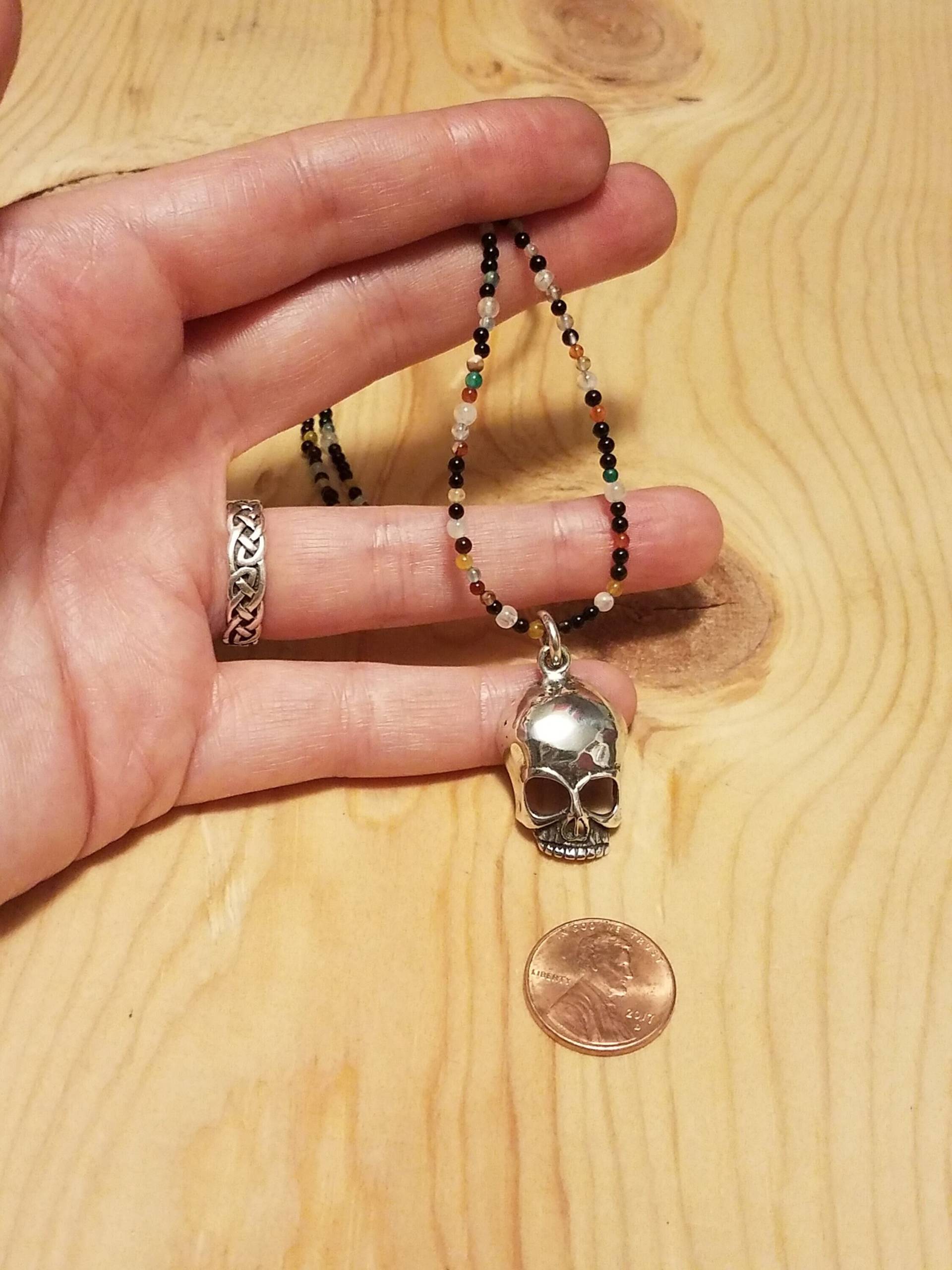 Große Silber Schädel Regenbogen Achat Halskette Große Silber Schädel Regenbogen Achat Halskette von SpiritInTheStone