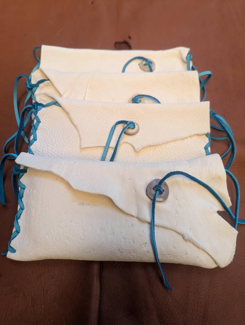 Hirschleder Tabakbeutel, Leder Medizintasche, Clutch, Tasche, Weiße Wildleder Moondance von SpiritMedicines