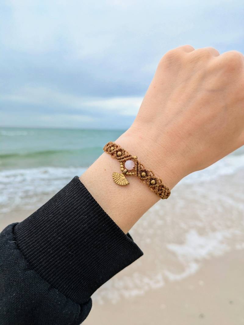 Makramee Armband Gold Oder Silber Mit Edelsteinperle, Mondstein, Tigerauge, Labradorit, Moosachat, Rosenquarz, Aventurin, Jade von SpiritOfLakshmi