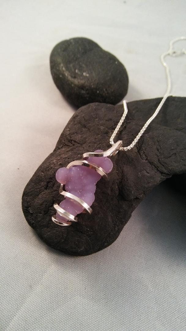 Lila Druse Chalcedon Sterling Silber Wire Wrap Anhänger von SpiritRockStudios