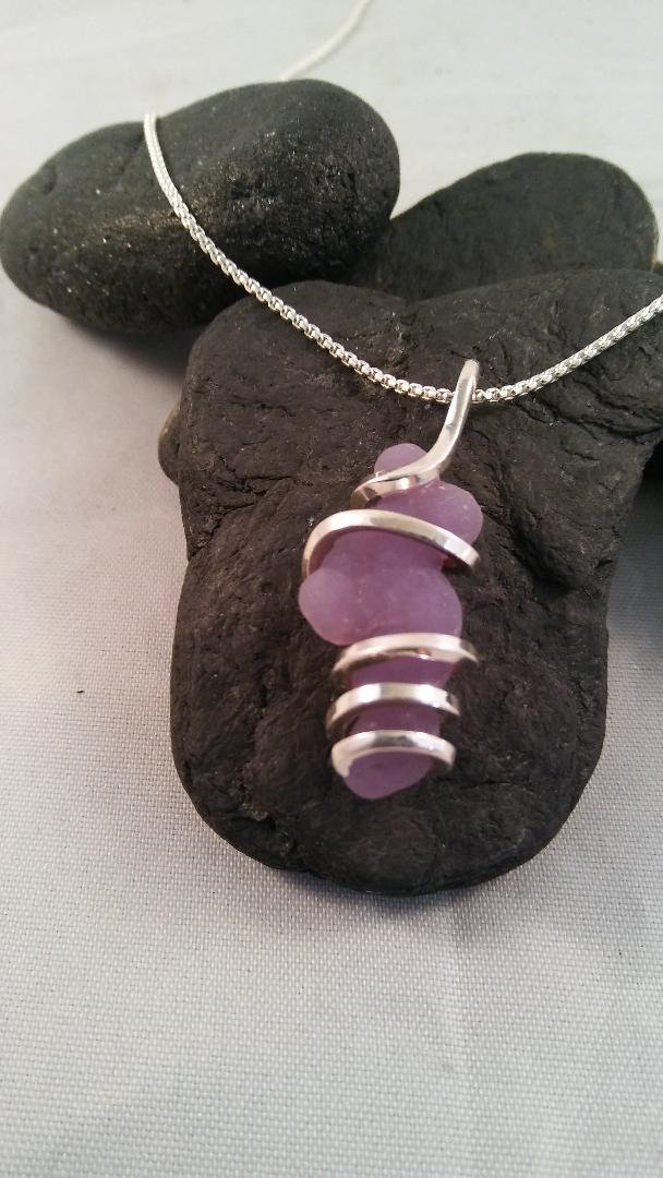 Lila Druse Chalcedon Sterling Silber Wire Wrap Anhänger Lila Druse Chalcedon Sterling Silber Wire Wrap Anhänger von SpiritRockStudios