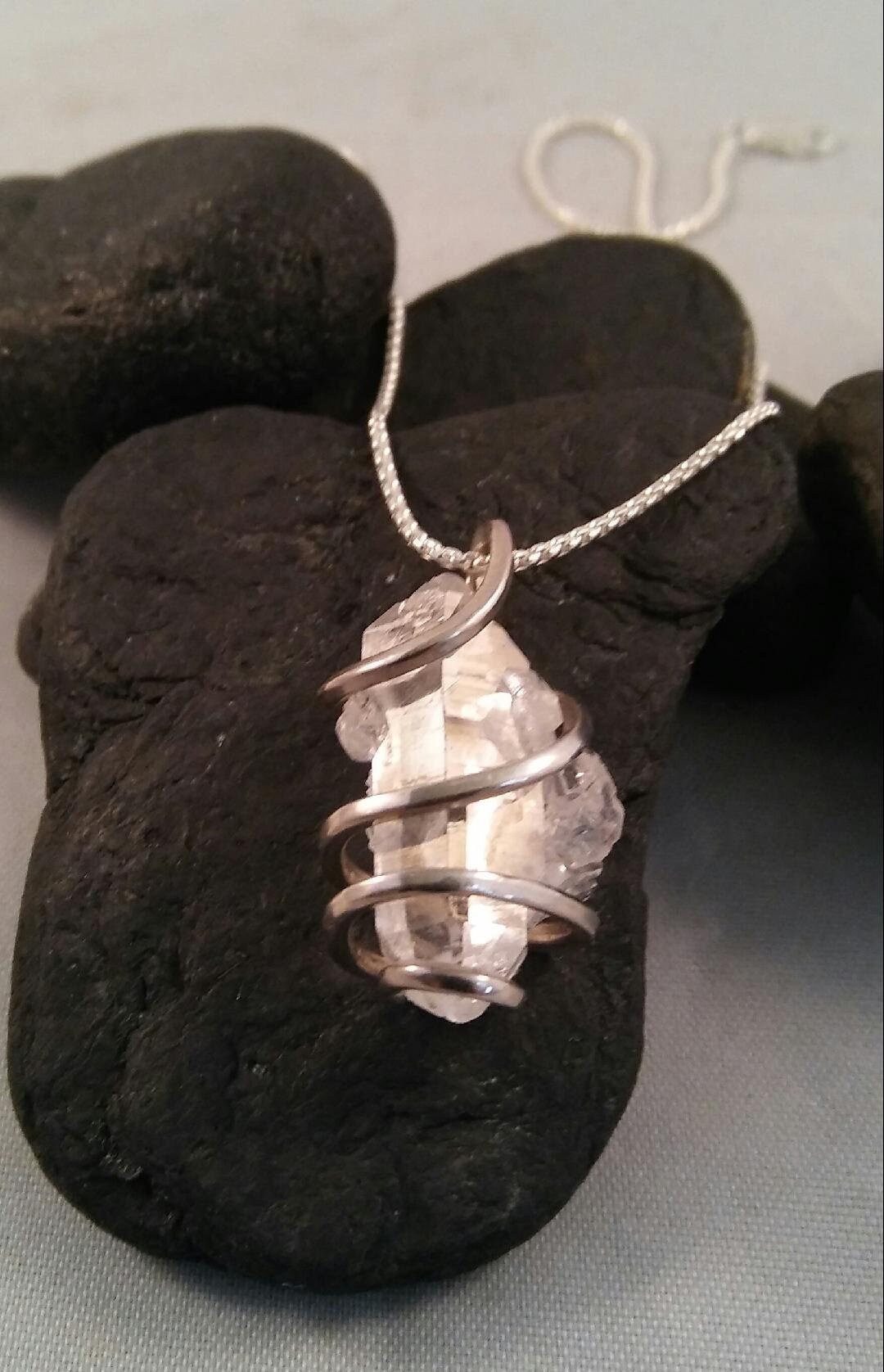 Quarz Kristall Sterling Silber Wire Wrap Anhänger Quarz Kristall Sterling Silber Wire Wrap Anhänger von SpiritRockStudios