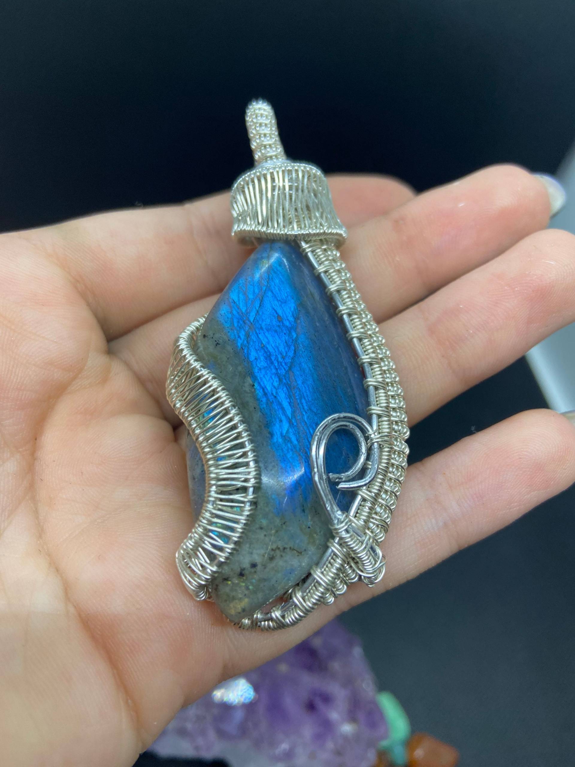 Silver Labradorite Pendant, High Flash Labradorite, Blue Healing Crystal, Crystal Pendant Silver Labradorite Pendant, High Flash Labradorite, Blue Healing Crystal, Crystal Pendant von Spiritcrystalgems