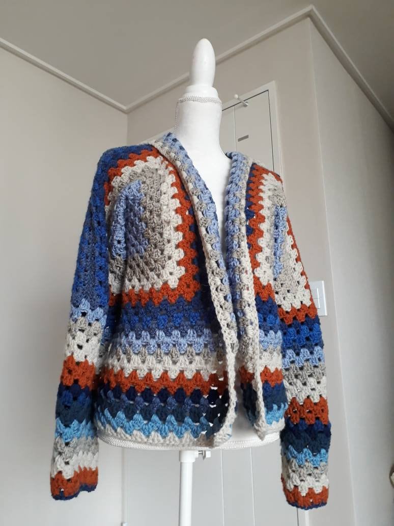 Offener Kapuzenpullover Mit Strickjacke. Größe M/L Und Versandfertig Offener Kapuzenpullover Mit Strickjacke. Größe M/L Und Versandfertig von SpiritsCrochet