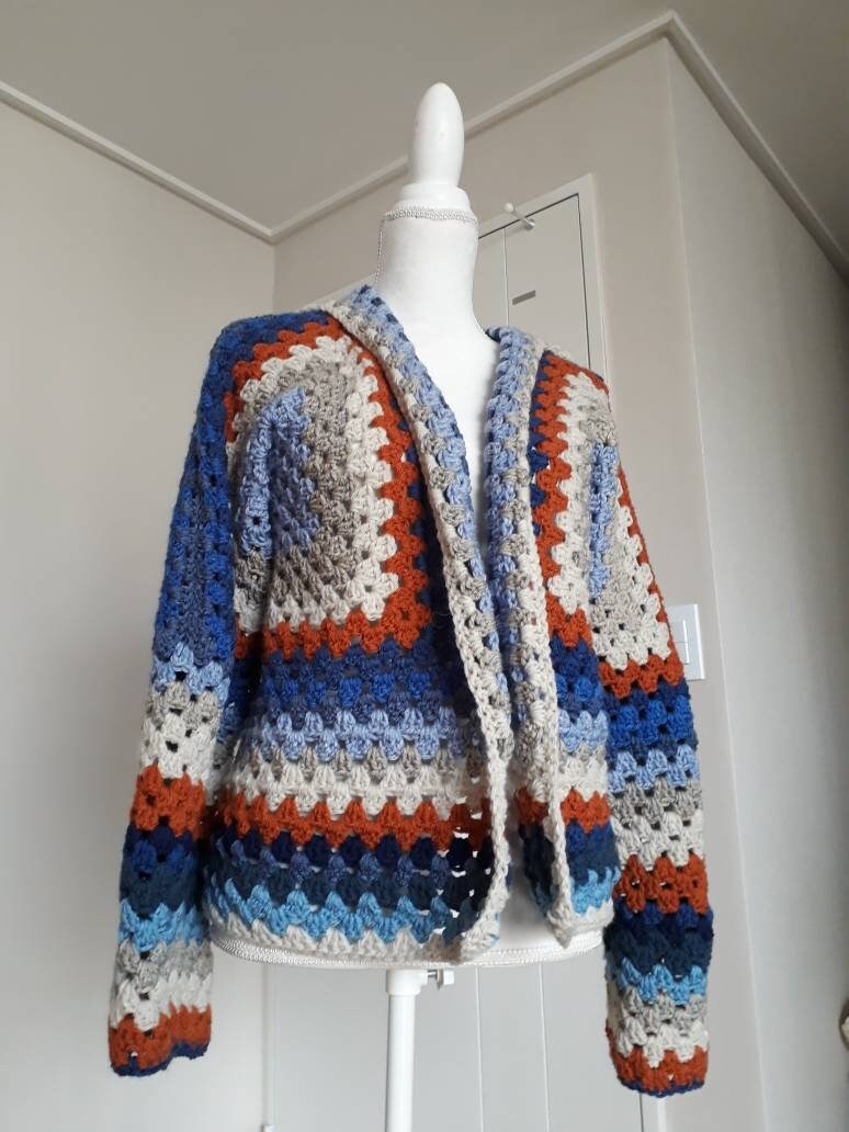 Offener Kapuzenpullover Mit Strickjacke. Größe M/L Und Versandfertig Offener Kapuzenpullover Mit Strickjacke. Größe M/L Und Versandfertig von SpiritsCrochet