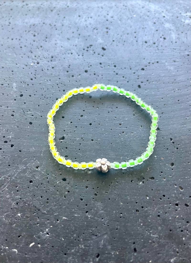 Buntes Armband in Neon Farben | Grün Und Gelb Silberner Blumenperle, Rocaille Armband, Festival von SpiritualMagicDesign