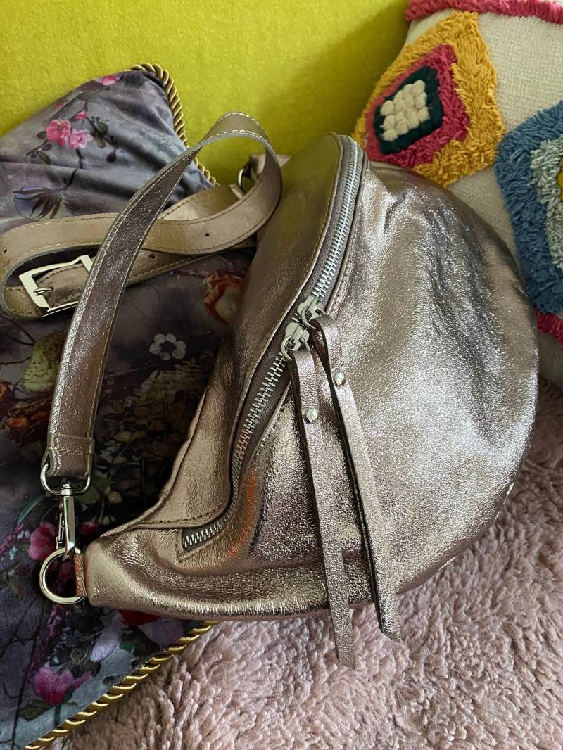 Ida L Leder Slingntasche Ledertasche Großbody Großbodybag Halfmoon Bag Moon Bag Bauchtasche Kupfer Bronze von Spitzelein